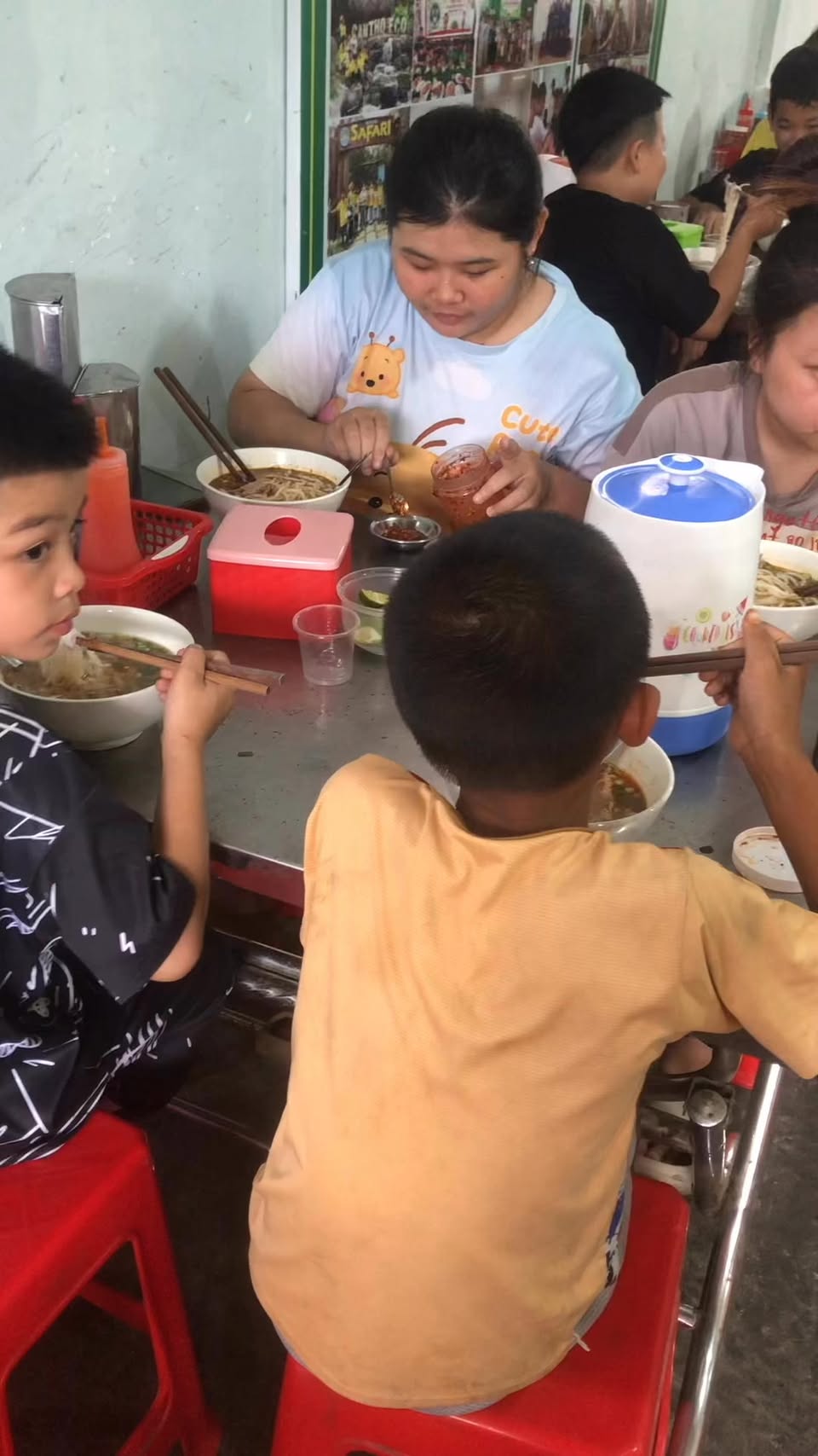 Ảnh đại diện video: Bữa phở nghĩa tình từ nhà hảo tâm phương xa