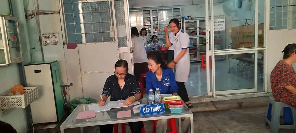 Phòng khám Nội nhân đạo khám và cấp phát thuốc miễn phí lần thứ 80 (ảnh 3/5)