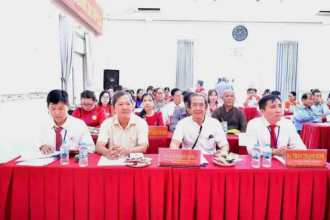 Trao 20 phần quà cho trẻ em có hoàn cảnh khó khăn tại phường Tân An (ảnh 1/5)